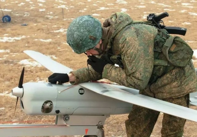 剛剛！俄軍拿出壓箱底無人機對烏克蘭“以牙還牙”(圖1)