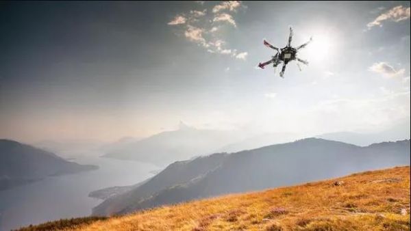 瑞典無人機攜帶AED挽救七旬老人生命(圖1) 瑞典無人機攜帶AED挽救七旬老人生命(圖1)