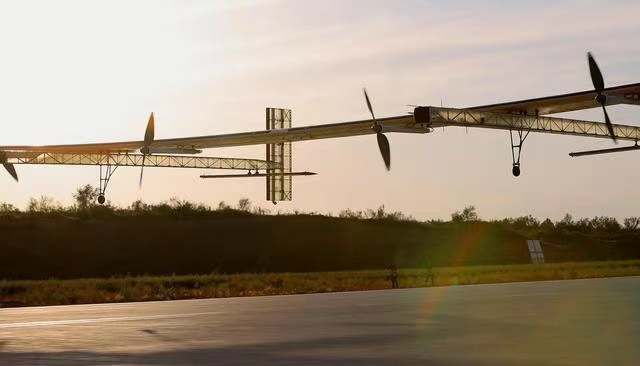 多家外媒持續(xù)關(guān)注中國(guó)大型太陽(yáng)能無(wú)人機(jī)首飛成功(圖1)